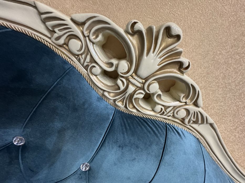 Продается диван в хорошем  состояние