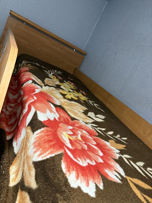 Продам кровать (двухъяруная)