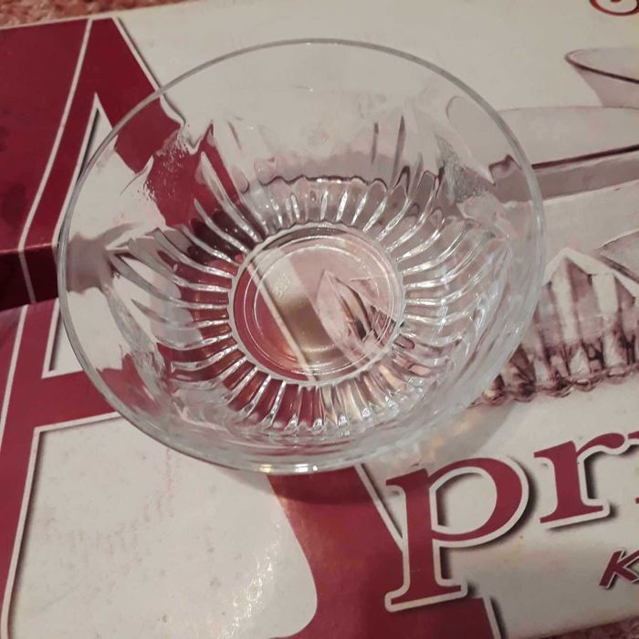 Стъклен    Сервиз