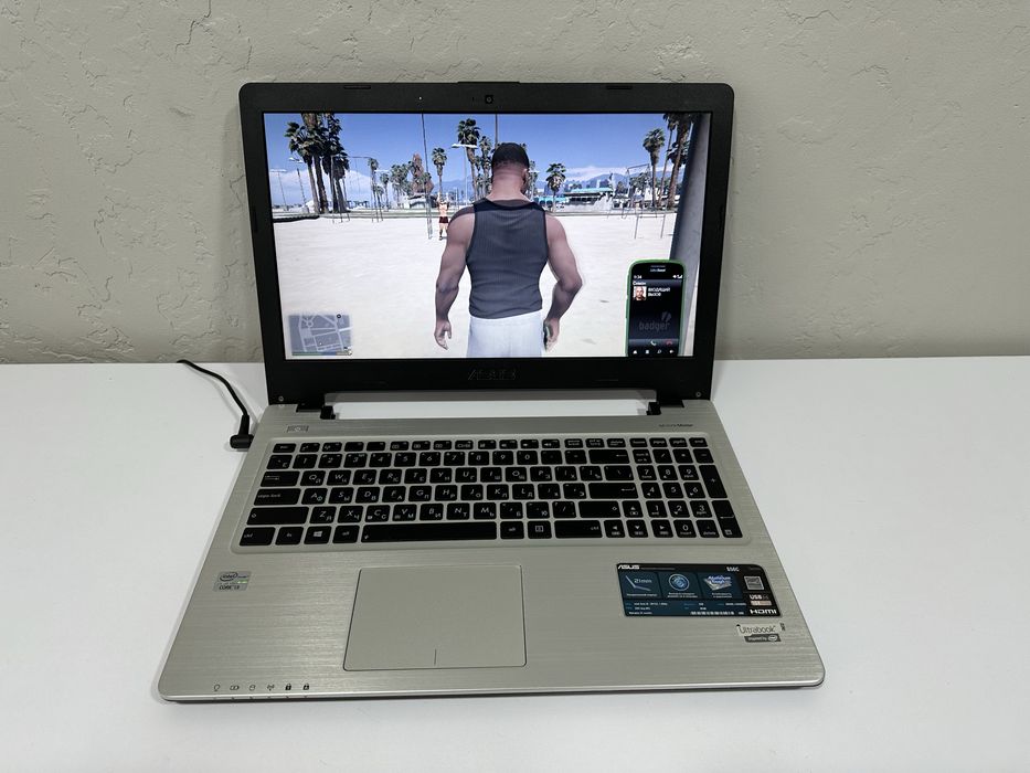 Ноутбук Asus CORE i3 + 8 ГБ ОЗУ