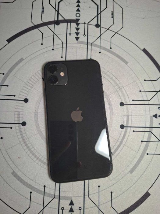 iPhone 11, 128 GB, în stare bună, cu husă inclusă!!