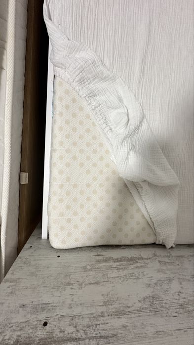 Кошара Тони 60/120 +чаршафи и играчки