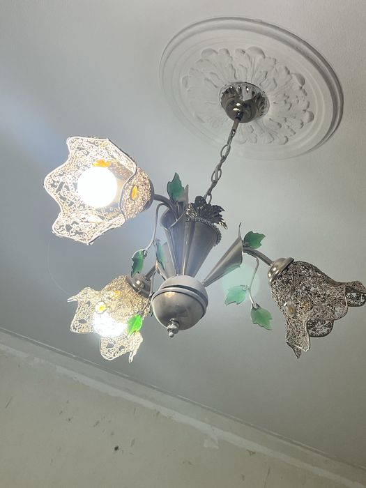 Продам люстры, бра