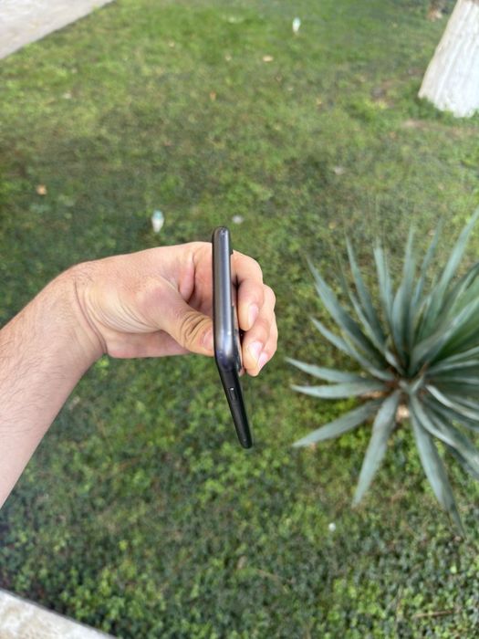 iPhone 11 64GB kelishiladigan joyi bor.