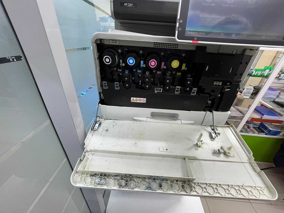 принтер RICOH MP C307