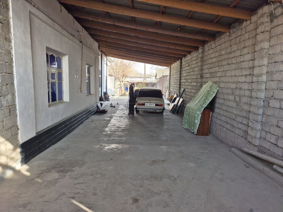 Sirdaryo shahar markaziy kochasida 5 sotx uy sotiladi