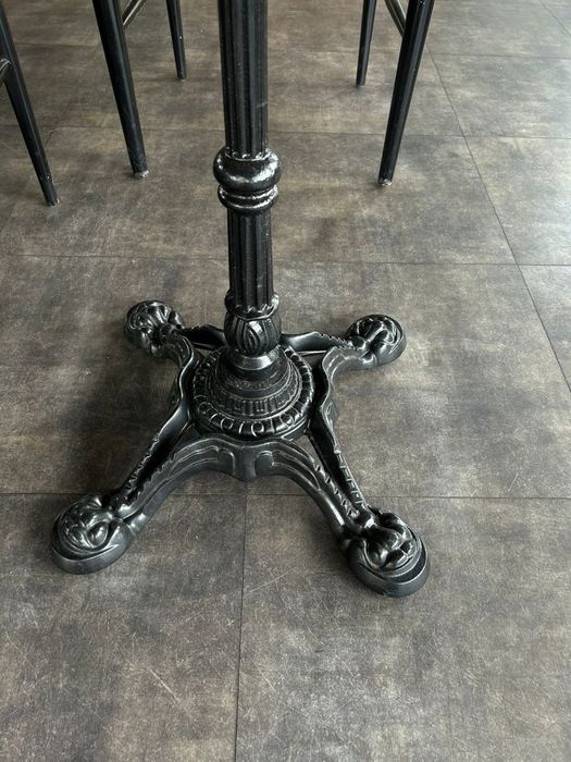 Хороший стол для кофейни , офиса