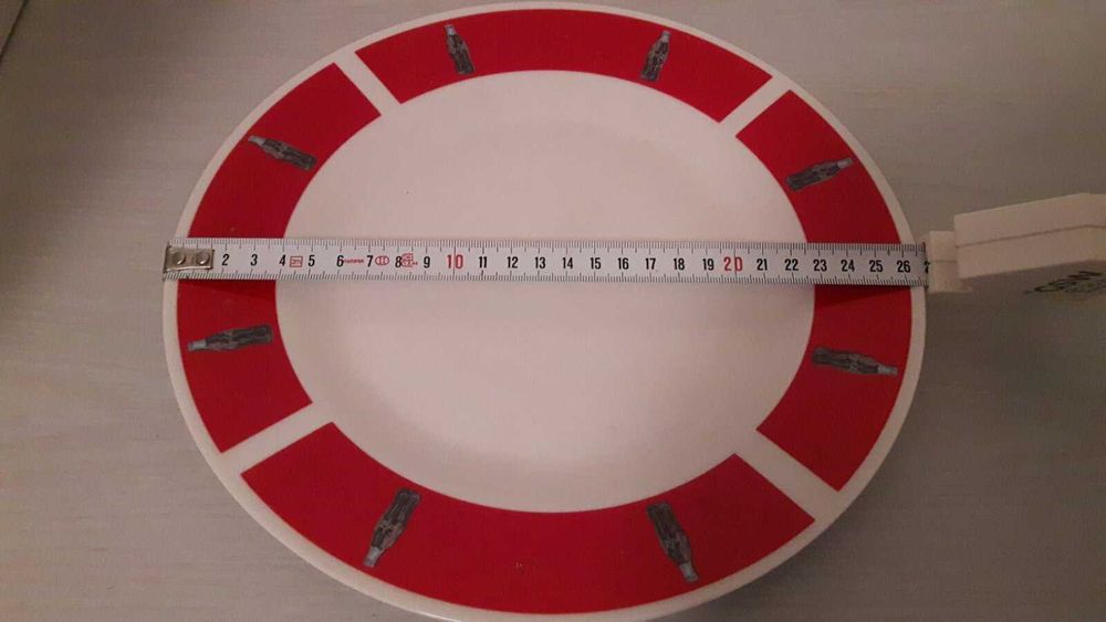 Чинии Кока-Кола порцеланови