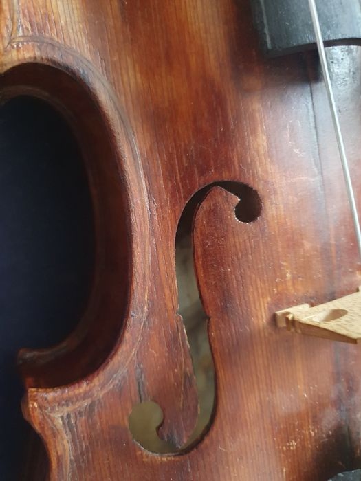 Vioară veche de peste 200 de ani!