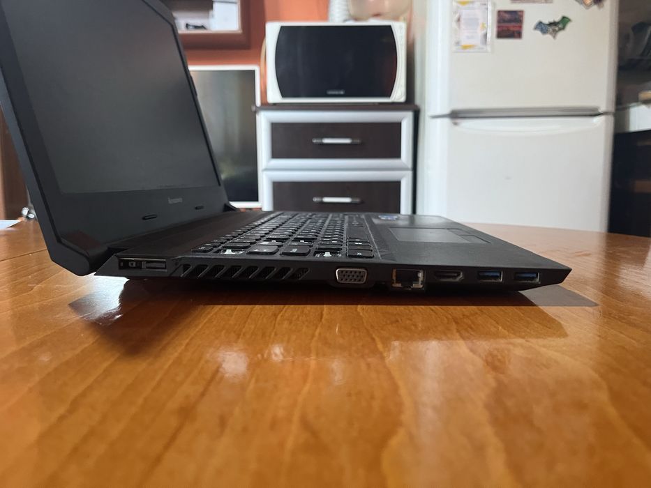Lenovo B50-70 – работещ лаптоп, малко дефекти (липсващи клавиши)