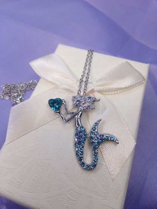 Русалка с кристали