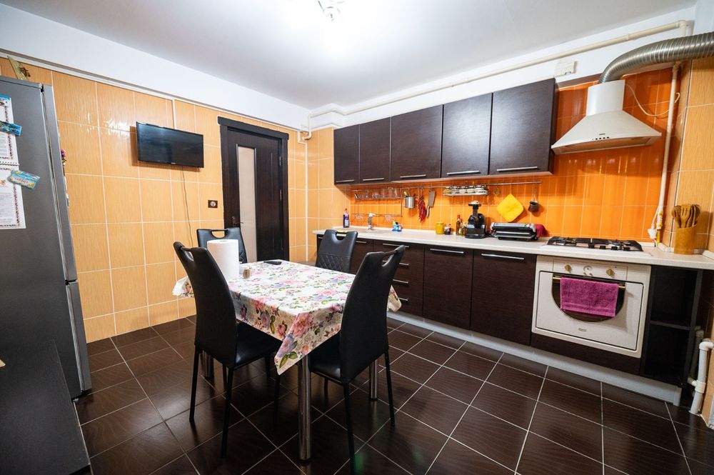 Închiriez apartament