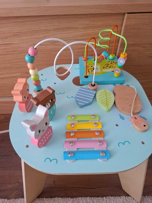 Masută activităti si joc