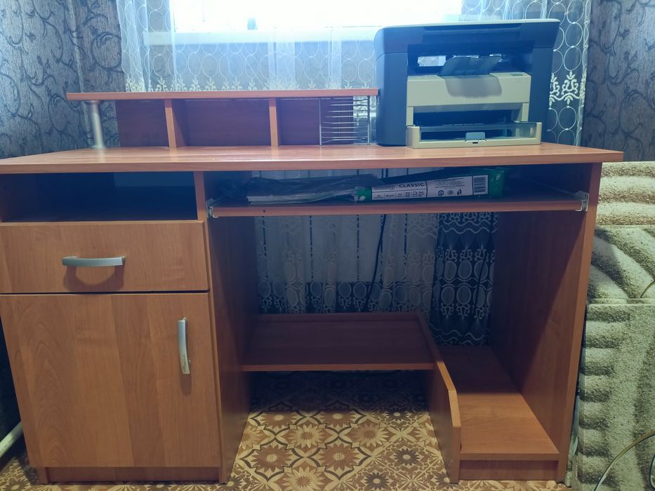 Продам письменный стол