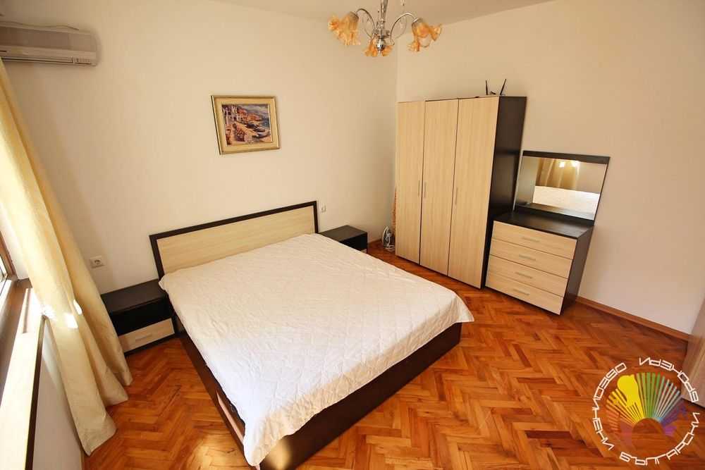 Дава се под наем Тристаен апартамент в Бургас, Център - 90 кв.м за 510 € - Снимка #8