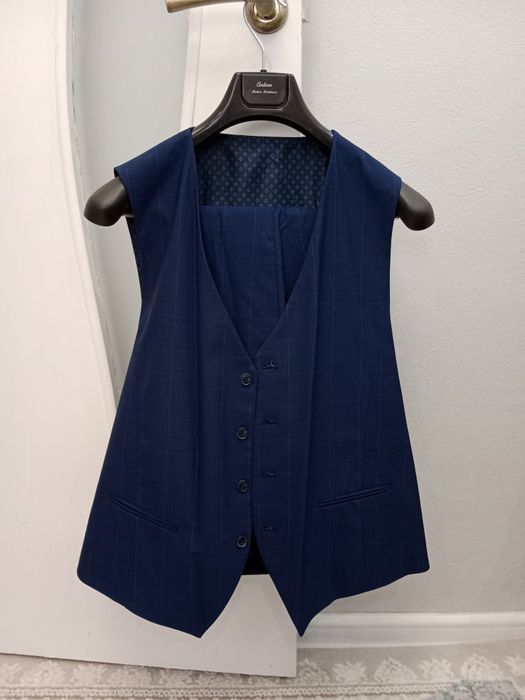 Костюм тройка , шалбар .