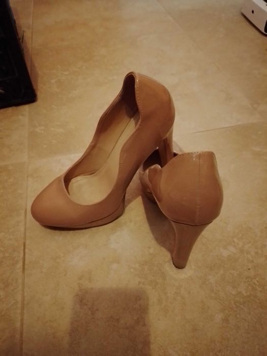 Давски лачени обувки