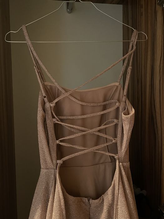 Рокля (не е носена)