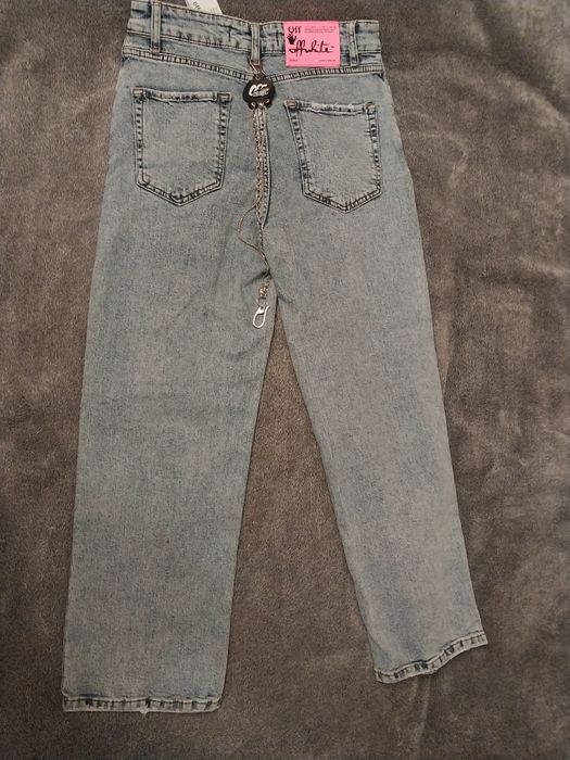 Продам джинсы новые