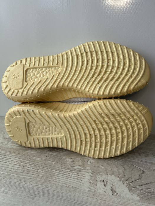 Adidași albi tip Yeezy – mărime 38