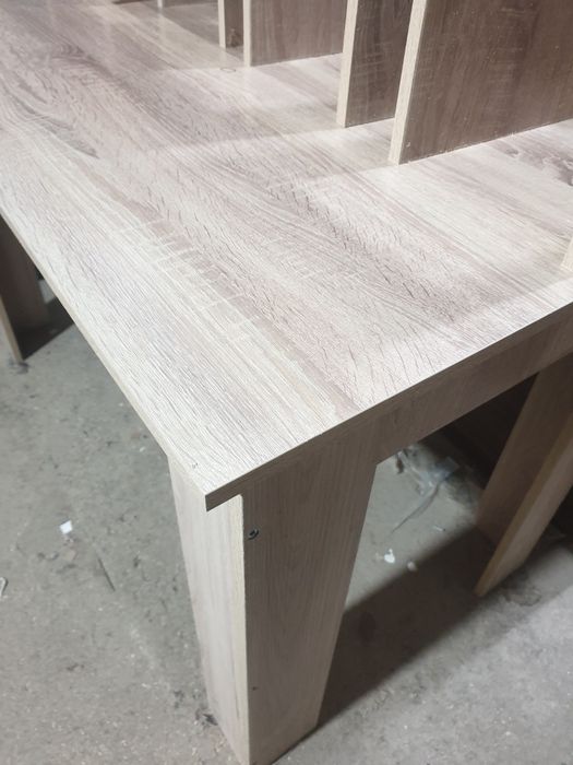 Стол с табуретками