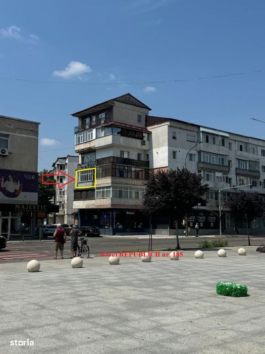 Apartament 2 camere de vanzare, ultracentral, B-dul Republicii, Barlad