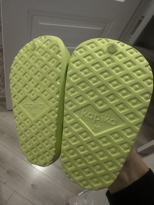 Продам детскую обувь