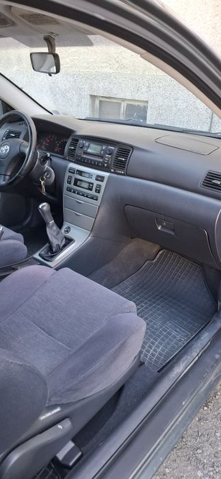 Продавам Toyota Corolla