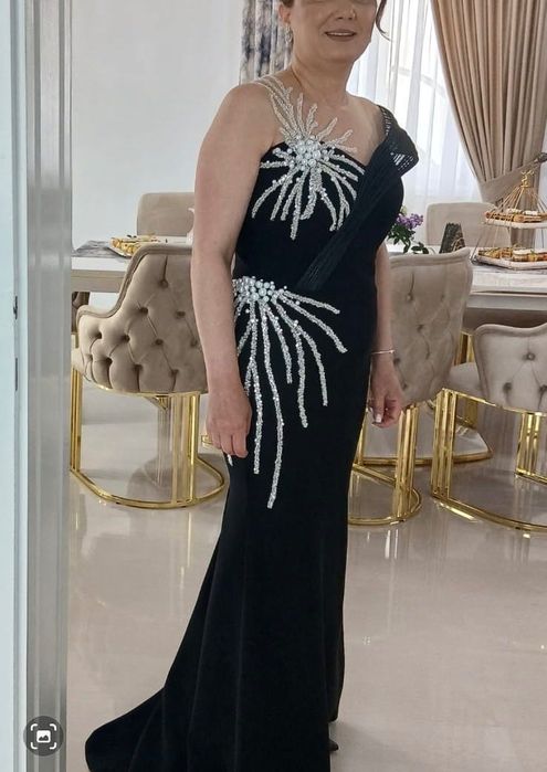 Rochie elegantă neagră