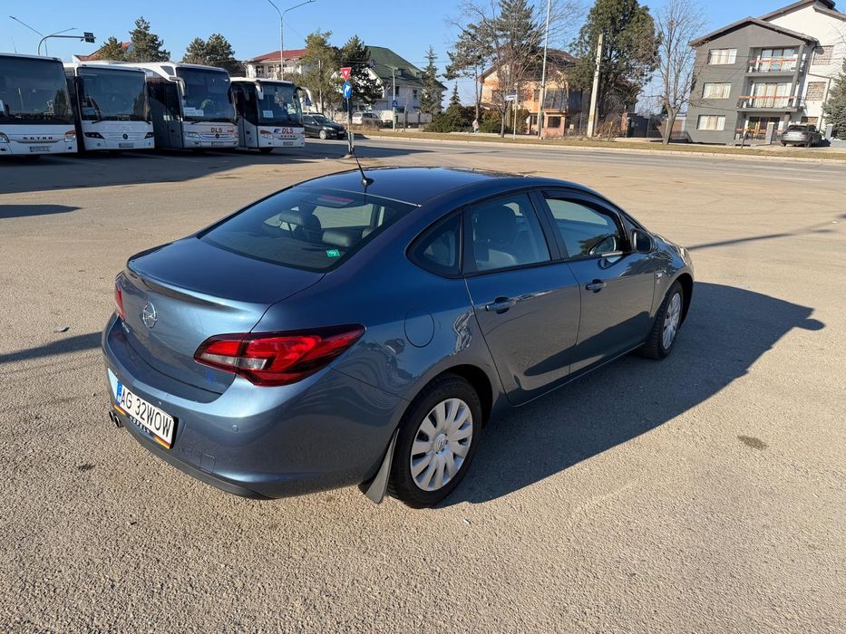 Vând Opel Astra j Enjoy Sedan Km 100% Reali.