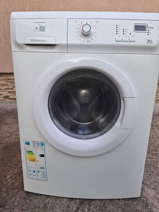 Vand masina de spalat ELECTROLUX,6kg in buna stare de functionare.