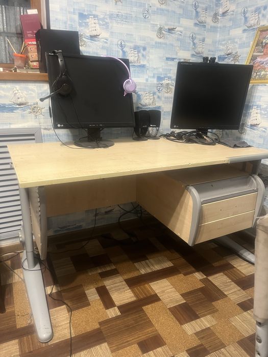 Парта школьная регулируемая по высоте