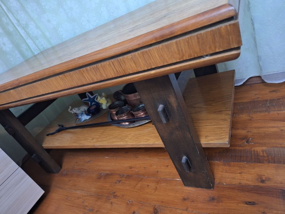 Дървена холна маса