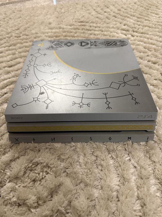 PS4 pro limited edition plus contrller