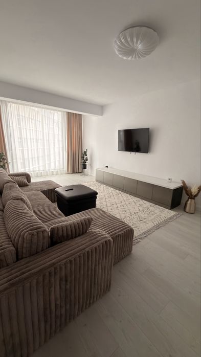 Inchiriez apartament 2 camere , bloc nou , termen lung