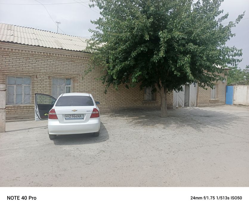 8 sotiqli xovli sotiladi