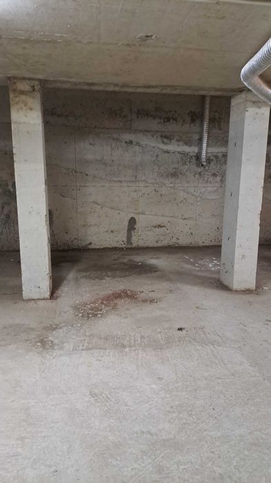 Дава се под наем Гараж / Паркомясто в Варна, Цветен квартал - 13 кв.м за 91.8 € - Снимка #1