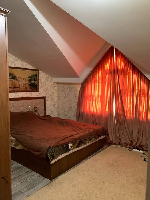 Срочно продается 3х комнатная мансарда с высокими потолками