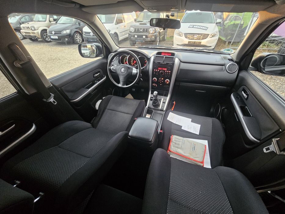 Suzuki grand vitara, 2.0Benzina  4x4 Reductor  Aer condiționat  Cârlig  Jante  Posibil Rate *