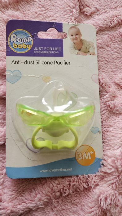 Бебешки комплект- биберона,бебешки сешуар,безконтактен термометър,,