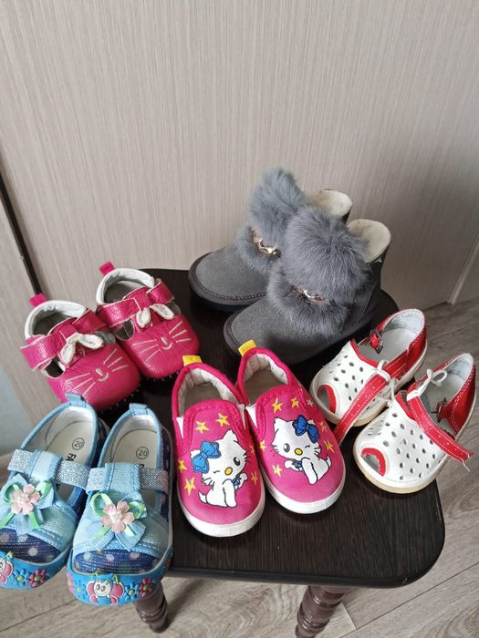 Продам детскую обувь