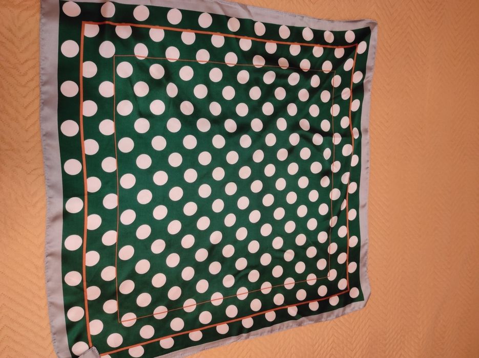 Eșarfa eleganta polka dot