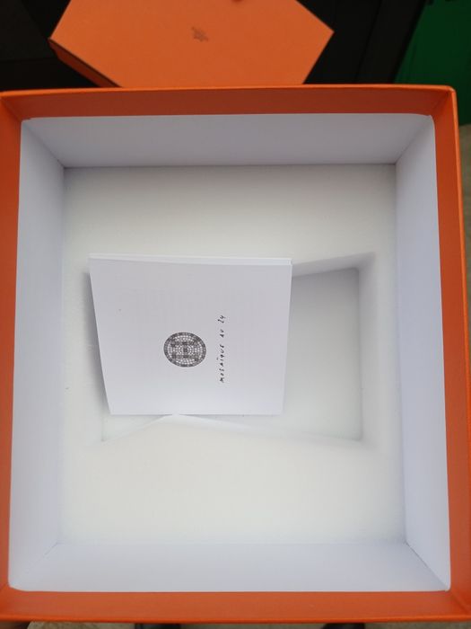 Hermes brendidan idishlarni karobkalari bor sotiladi !