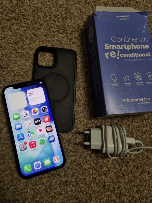 iPhone 12 ingrijit si liber