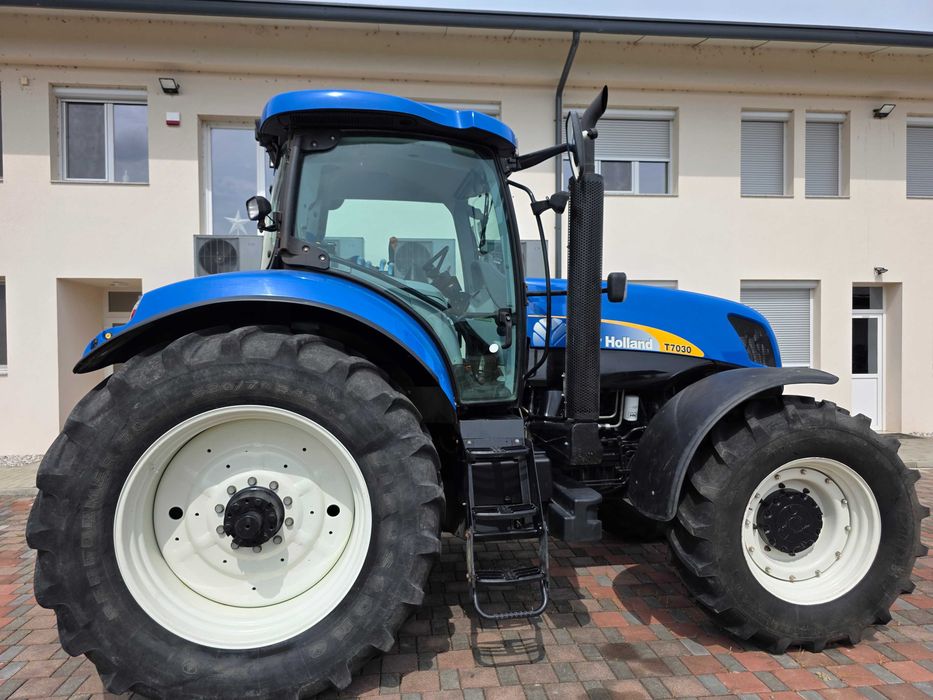 Tractor New Holland T7030
