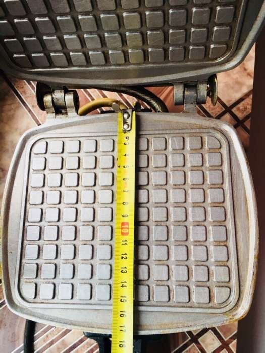 Вафельница  Электрическая  в отличном сост. СССР .