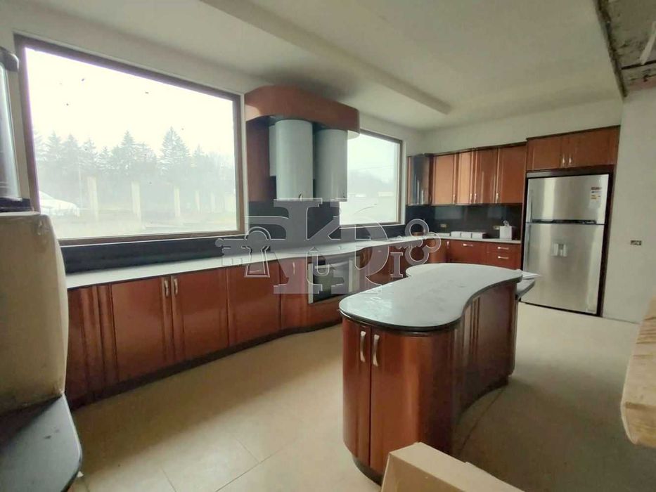 Продава се Къща в Добрич, Дружба 2 - 585 кв.м за 262 €/кв.м - Снимка #3