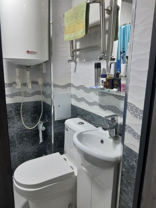 Продаётся квартира 1 комнатная переделанная в 3 комнатную