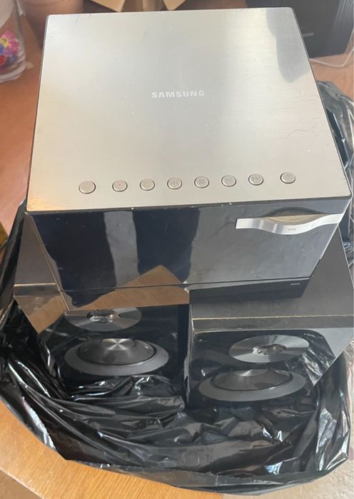 Могнитофон и сабуфер SAMSUNG