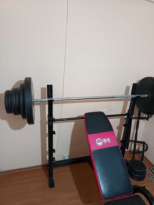 Продавам лежанка с лостове и тежести